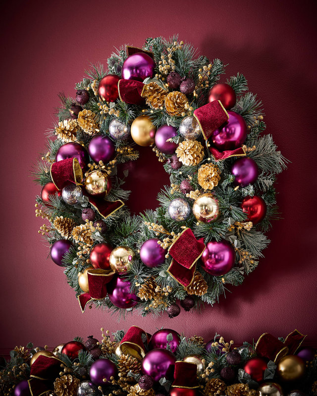 Plum Christmas 28" Prelit Wreath
